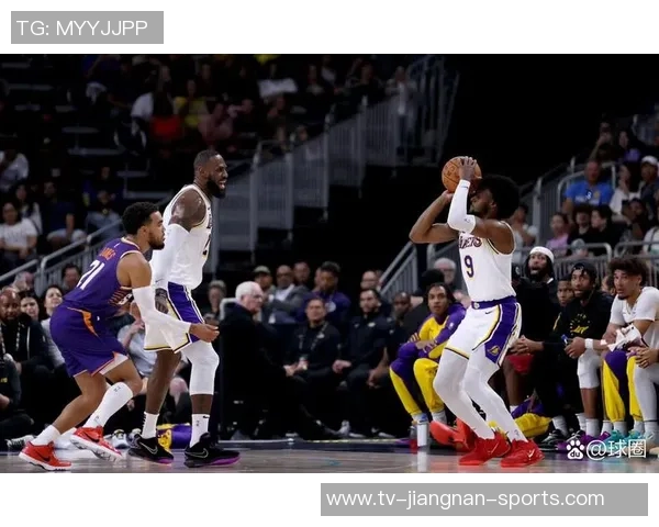 湖人快船球迷现场互动引发热议比卢普斯与FBI成焦点话题