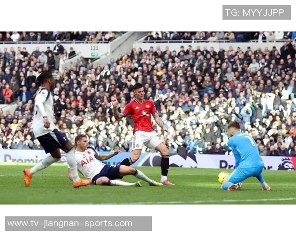 曼晚报道罗德里有望复出对阵利物浦科瓦契奇脚踝伤势仍未痊愈