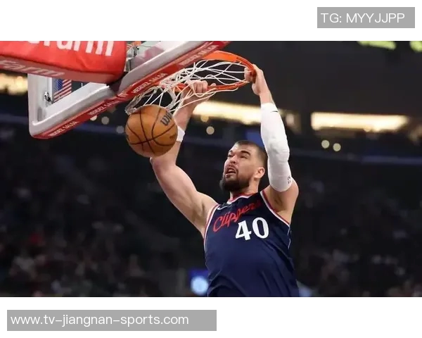 小卡上半场表现抢眼两分全中三分稍显失准罚球稳健贡献17分