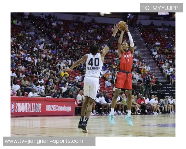 加兰表现平平9投5中三分球命中率50贡献12分1助攻但正负值惨淡32